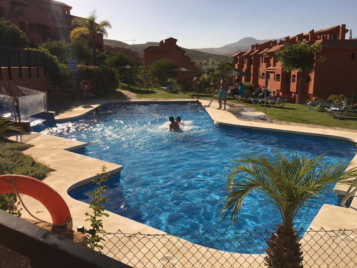 Luxury 2-Bedrooms & Bathrooms Estepona Apartment Exterior photo